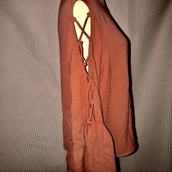 🌺2/$20. NWT   WAYF Nordstrom laced bow sleeve top - Picture 3 of 3